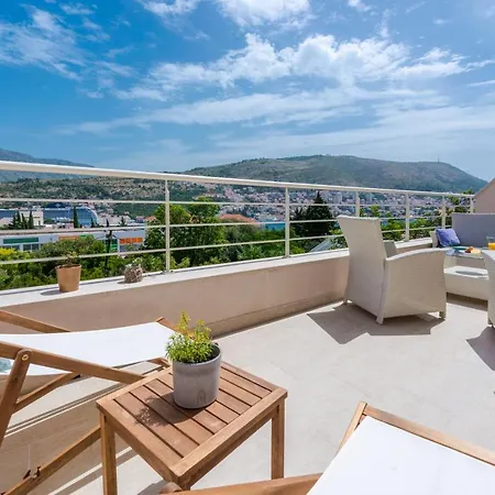 Laneli Apartment *