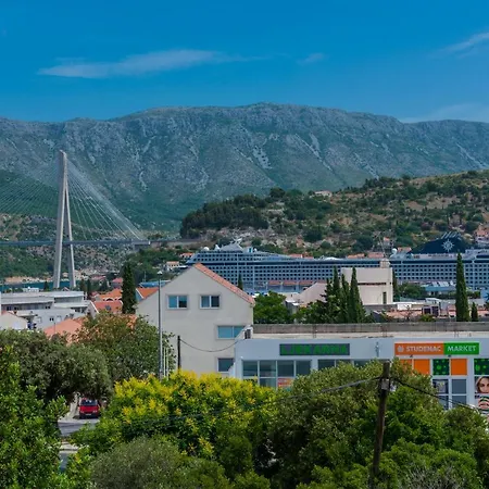 Laneli Ντουμπρόβνικ